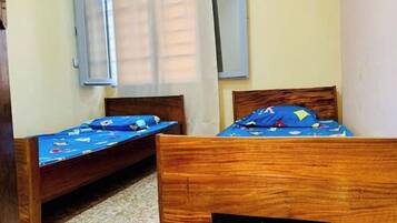 2 makuuhuonetta, silitysrauta/-lauta, ilmainen Wi-Fi, vuodevaatteet