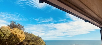 Family 4-bed Apartment in Dawlish With Sea View