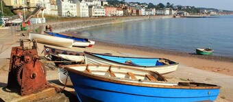 Family 4-bed Apartment in Dawlish With Sea View