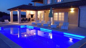 A poolside area with lounge chairs and a covered patio. - Beautiful 4 bedroom villa on peaceful location in village Pavićini (Šegotići)