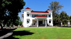 Fachada de la propiedad