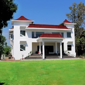 Fachada de la propiedad