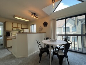 Dining - DTC One Bed Modern Gem, Pool, Gym, Comfort (Greenwood Village)