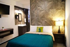 Blackout curtains, iron/ironing board, free WiFi, bed sheets - Cabo Tortuga Hotel Boutique (Cabo San Lucas)