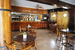 Full breakfast on weekdays (MXN 200 per person)