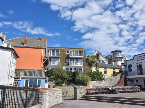 3 Bay View Court