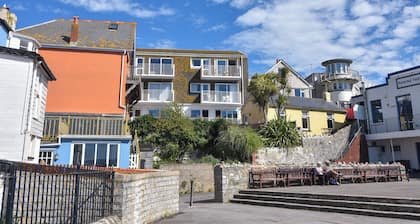3 Bay View Court