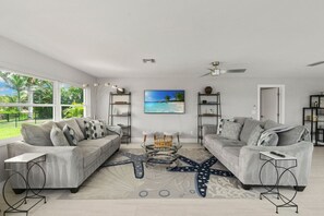 Televisión y oficina 