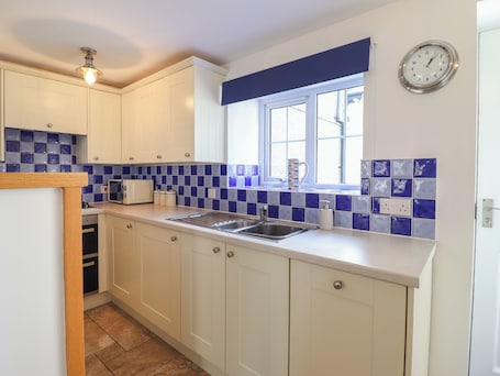 Fridge, dishwasher, electric kettle, toaster