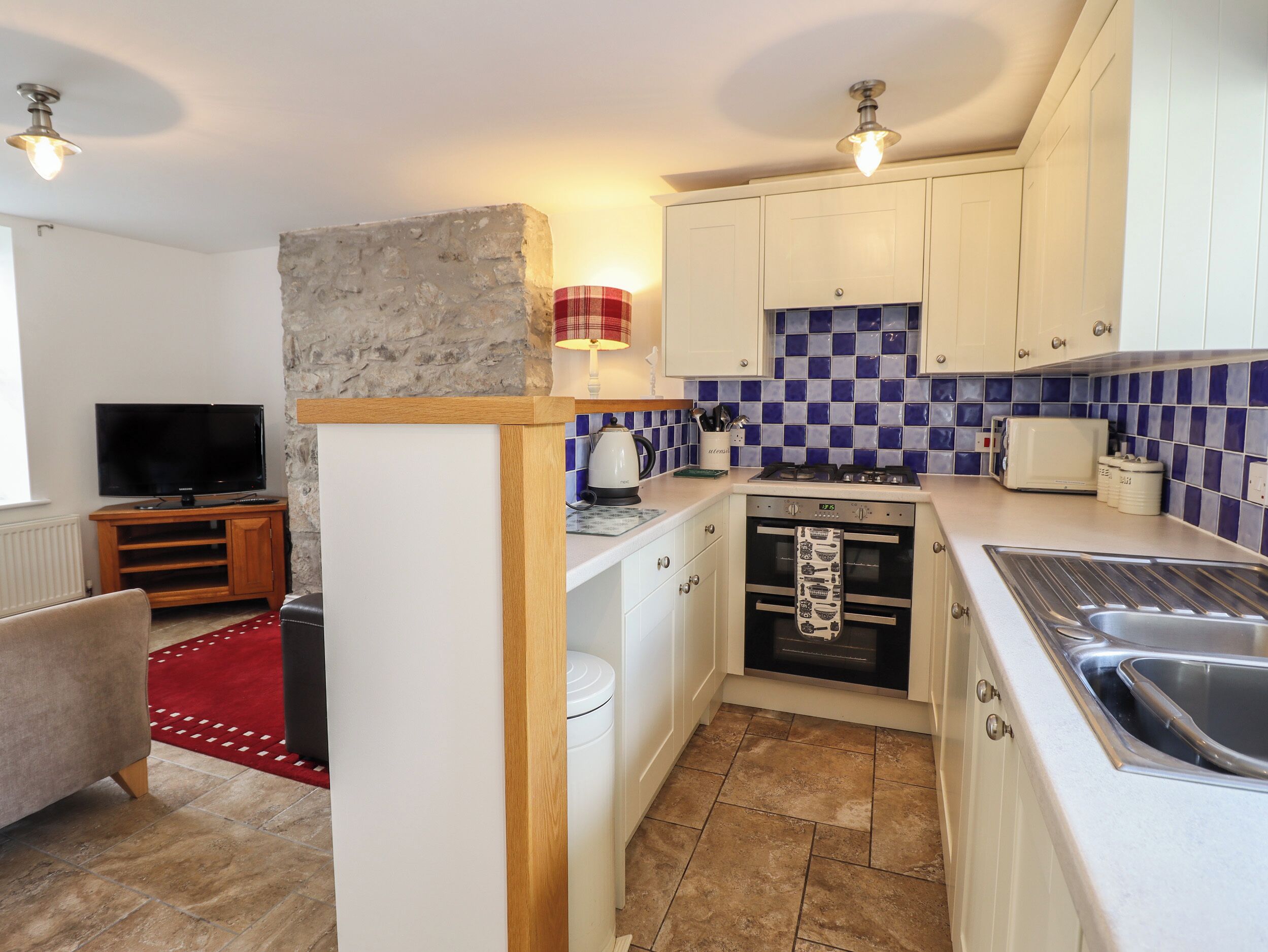 Refrigerador, lavavajillas, tetera/pava eléctrica, tostadora