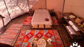 1 bedroom, bed sheets