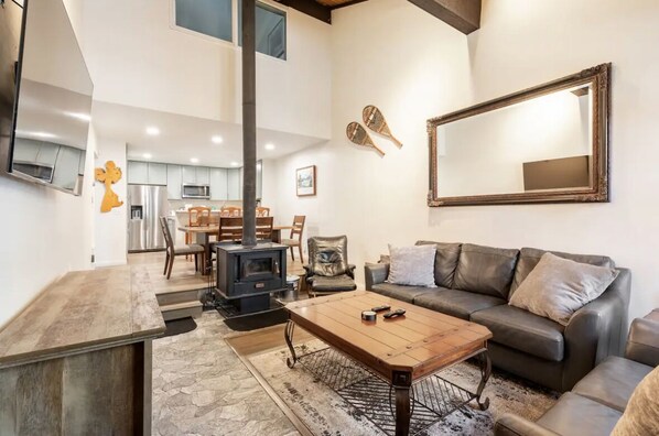 Smart TV, table tennis