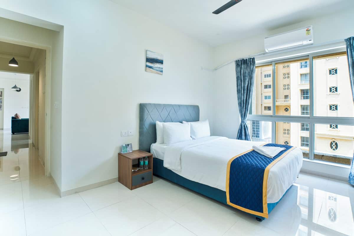 Superior Apartment, 2 Bedrooms | 1 bedroom, desk, laptop workspace, soundproofing