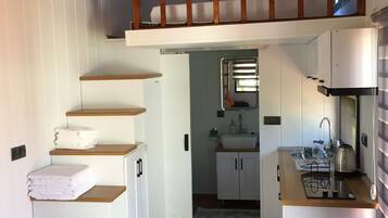 Apartemen Comfort, 2 kamar tidur, Bebas Asap Rokok, pemandangan kebun | Dapur pribadi | Lemari es, ketel listrik, dan penggorengan