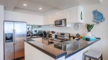 Coffee/tea maker, fridge, microwave, oven