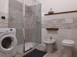 Shower, hair dryer, bidet, towels - *merlin apartment near the Giaveno Sanctuary, 5 km from the Avigliana lakes (Giaveno)