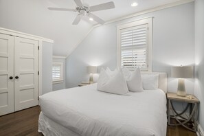 4 bedrooms, iron/ironing board, free WiFi, bed sheets - Comp (LSV) Low Speed Vehicle + WaterSound Amenities- Bungalow 8 (WaterSound)