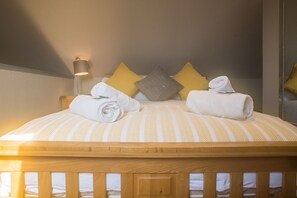 3 bedrooms, desk, iron/ironing board, travel cot