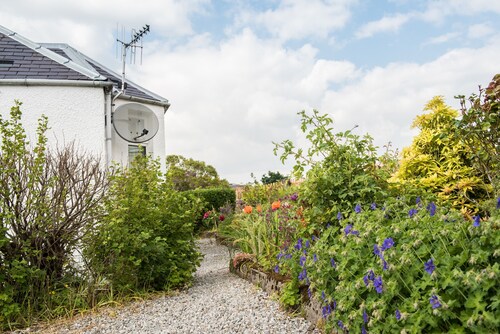 Luxury Super Central Cottage With a Hot Tub/ Gym