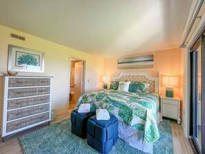 2 bedrooms, free WiFi, bed sheets - Easy Breezy-Oceanfront 1st floor condo in Fun-Filled Summer Winds Resort! (Indian Beach)