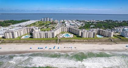 Easy Breezy-Oceanfront 1st floor condo in Fun-Filled Summer Winds Resort!