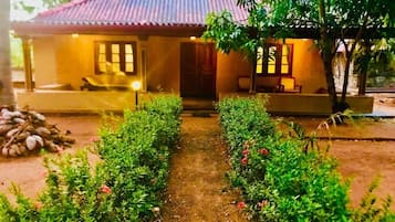 Deluxe Cottage, 1 Bedroom, Non Smoking, Garden View | Garden view