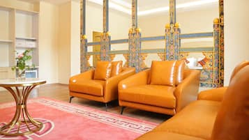 Signature suite | Woonruimte | Een 50-inch ledtelevisie met digitale zenders