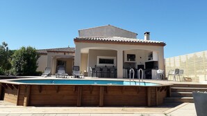 A house with a swimming pool, outdoor seating, and a covered patio area. - House between sea, pool and garrigue (Cuxac-d'Aude)