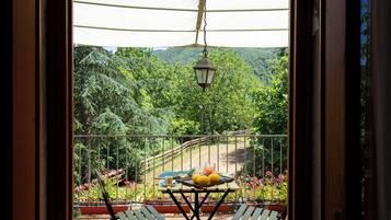 ํ
๋ผ์ค/ํํฐ์ค