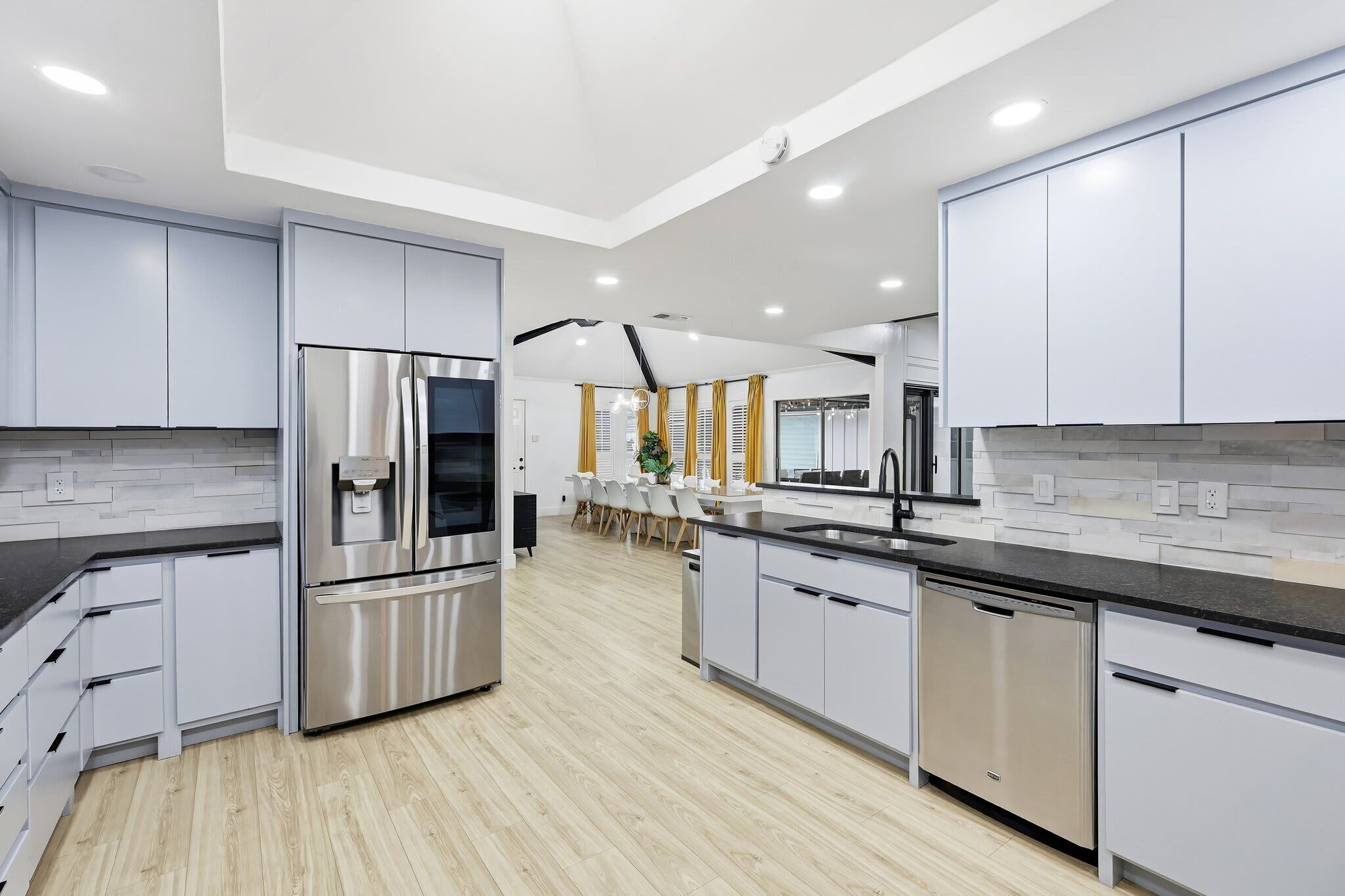 Fridge, stovetop, dishwasher, coffee/tea maker