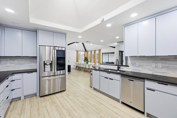Fridge, stovetop, dishwasher, coffee/tea maker