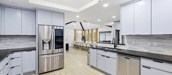 Plano Perfect Getaway - Pool, Hot Tub, BBQ Grill