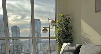 Cozy Condo in the Heart of Toronto!