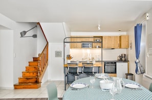 Frigorifero, microonde, forno, macchina per tè/caffè