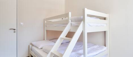 3 bedrooms, iron/ironing board, free WiFi