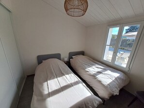3 bedrooms, iron/ironing board, free WiFi