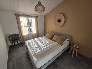 3 bedrooms, iron/ironing board, free WiFi