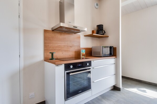 Fridge, microwave, oven, dishwasher