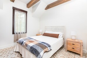 3 bedrooms, free WiFi, bed sheets