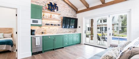 Smart TV, fireplace