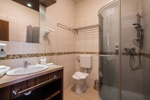 Deluxe Room | Bathroom
