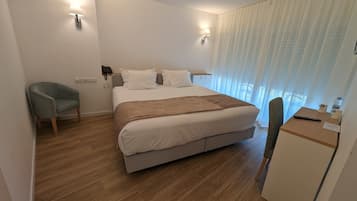 Standard Double Room, 1 Double Bed | 1 bedroom, minibar, soundproofing, free WiFi
