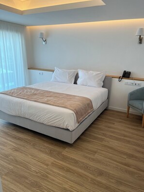 Minibar, soundproofing, free WiFi, bed sheets