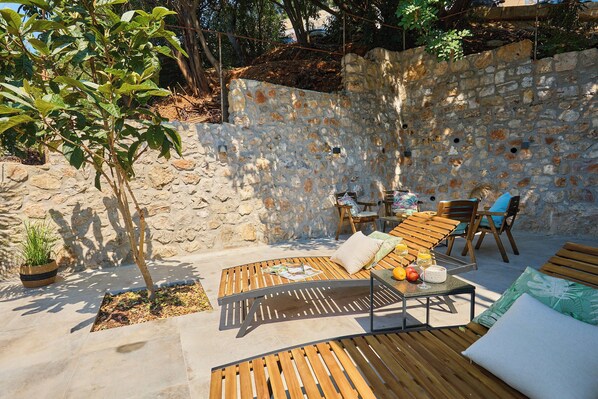 Apartment (2 Bedrooms) | Balcony