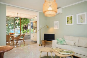 Apartment (2 Bedrooms) | Living room | 102-cm flat-screen TV with digital channels