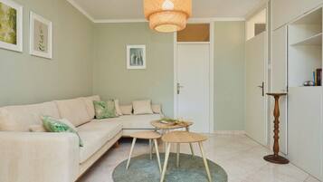 Apartment (2 Bedrooms) | Living room | 102-cm flat-screen TV with digital channels