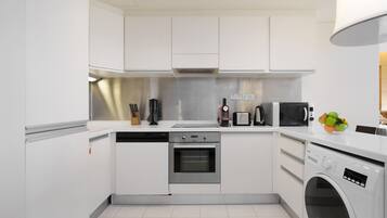 Réfrigérateur, micro-ondes, four, lave-vaisselle