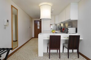 Réfrigérateur, micro-ondes, four, lave-vaisselle