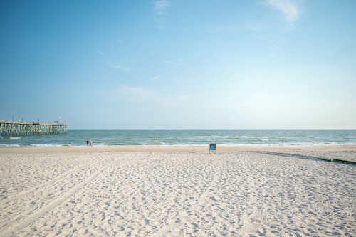 Lighthouse: Oceanfront with Pool and Elevator Near Fishing Pier