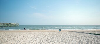 Lighthouse: Oceanfront with Pool and Elevator Near Fishing Pier